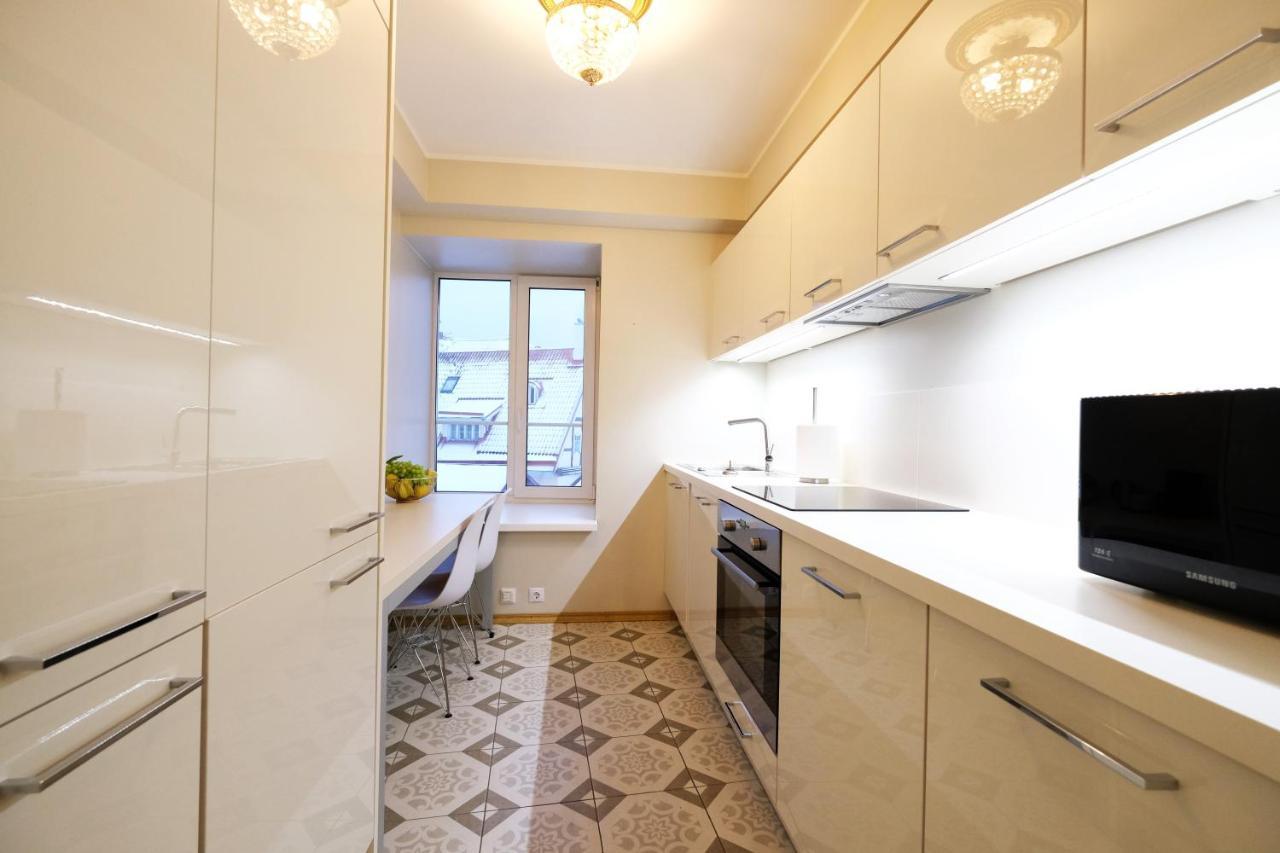 Tallinn City Apartments - 2 Bedroom On Old Town Main Street Viru Exterior photo
