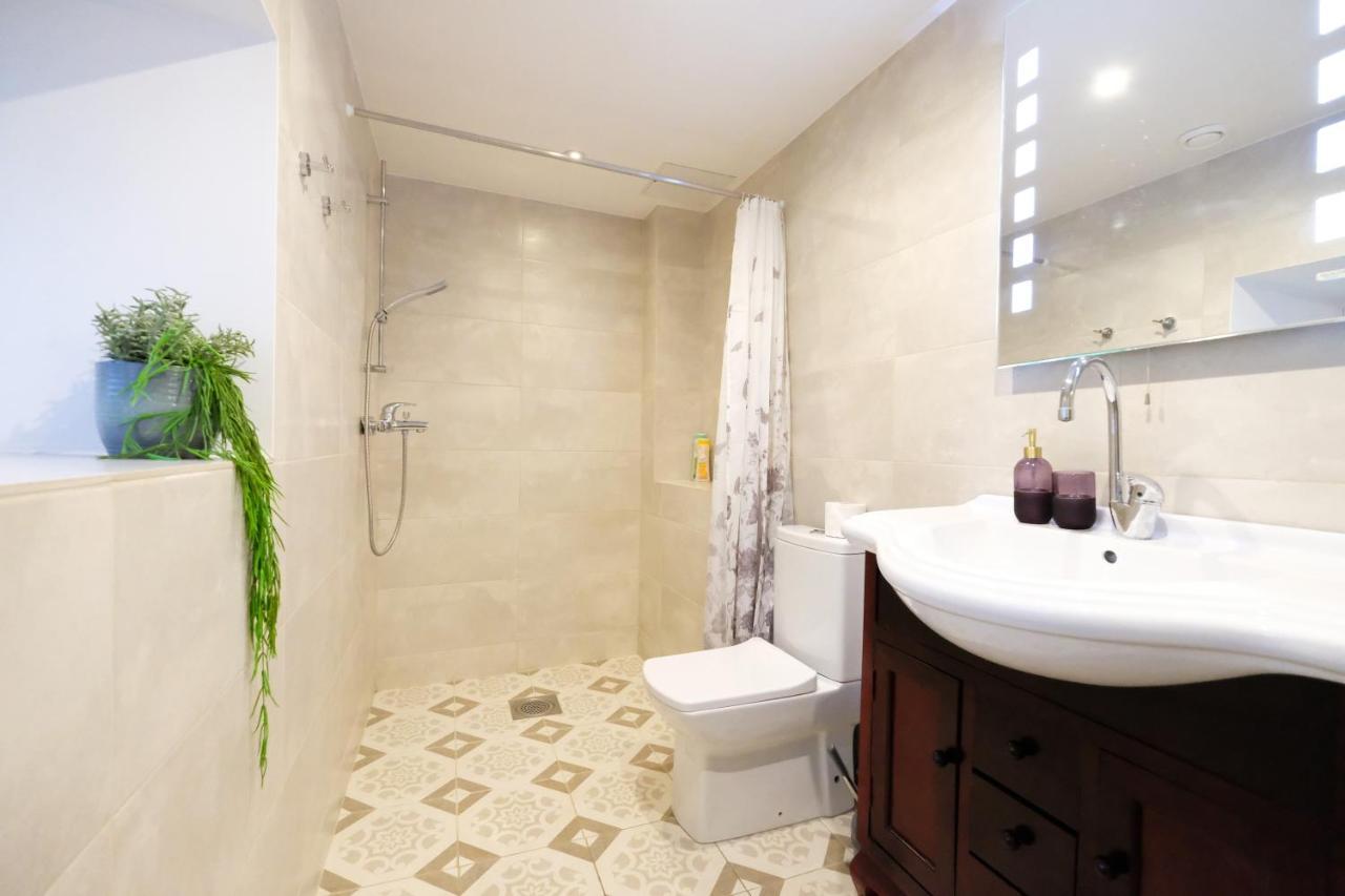 Tallinn City Apartments - 2 Bedroom On Old Town Main Street Viru Exterior photo