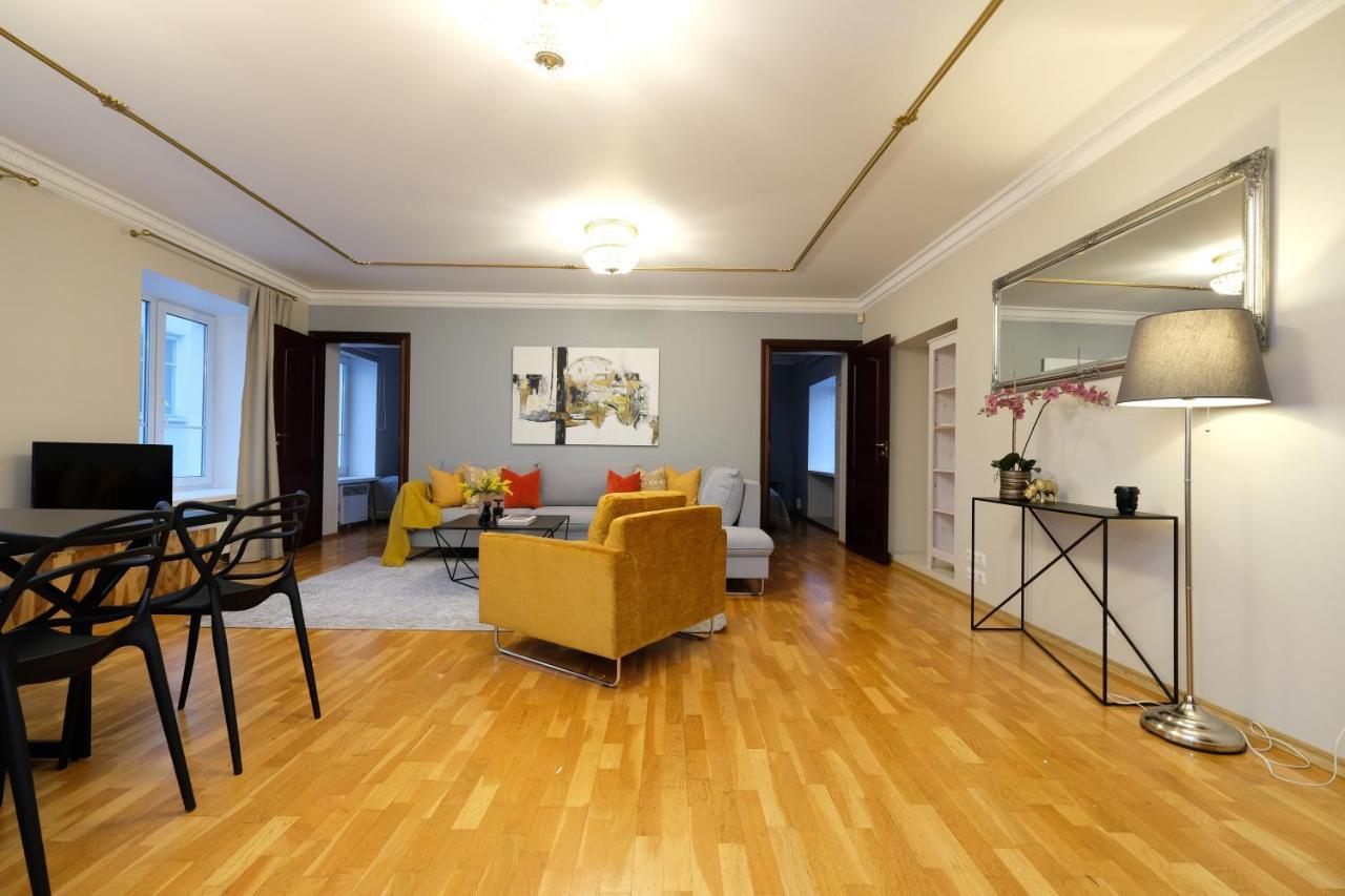 Tallinn City Apartments - 2 Bedroom On Old Town Main Street Viru Exterior photo